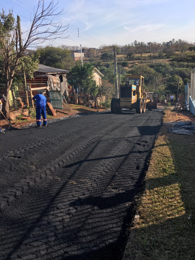 Travessas Moretti e Natal recebem pavimentação asfáltica